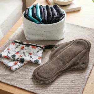 Pack 7 jours – Fuites urinaires modérées (20 Serviettes M, 1 pochette, 1 panière…)