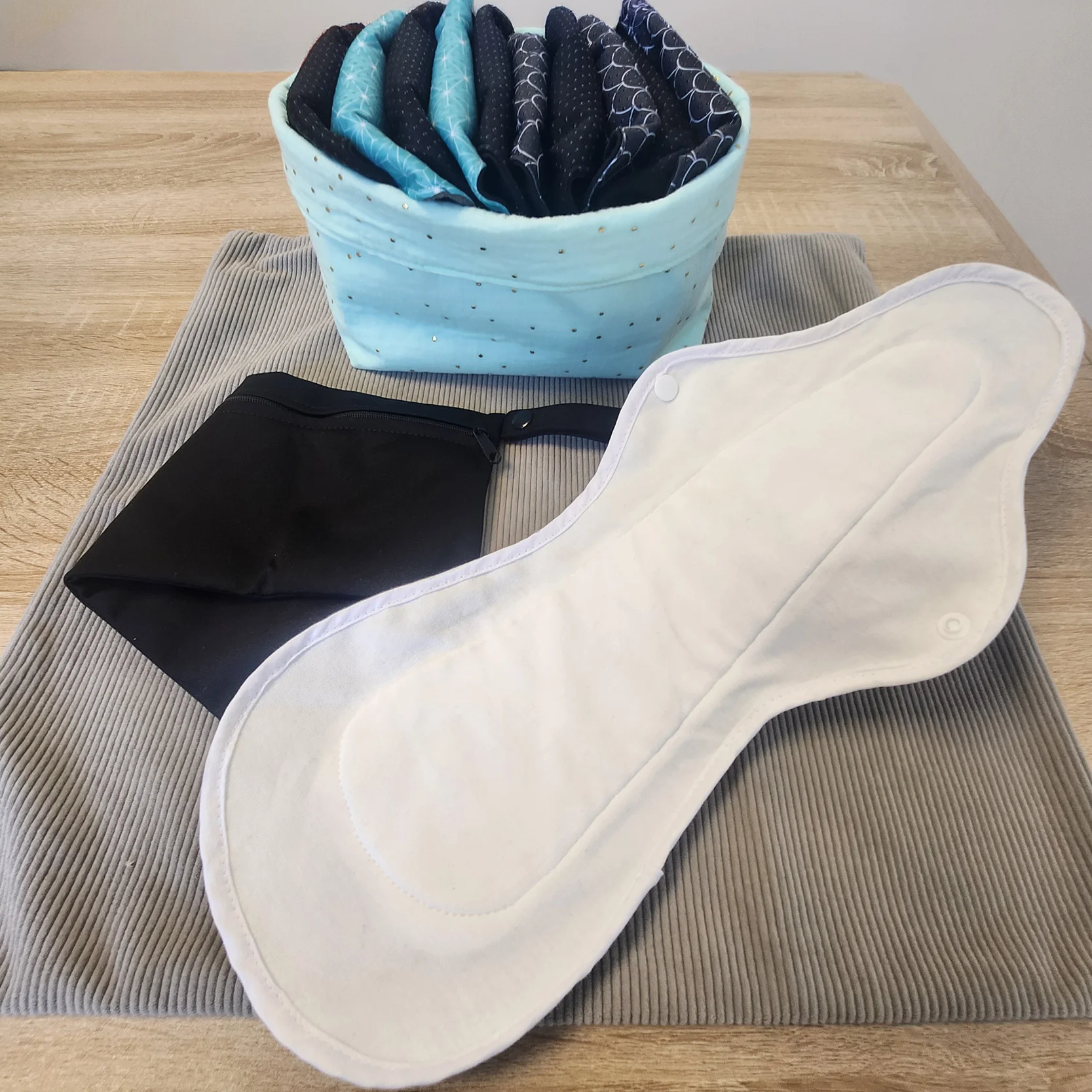 Pack 7 jours - Fuites urinaires importantes (20 Serviettes XL, 1 pochette, 1 panière...)