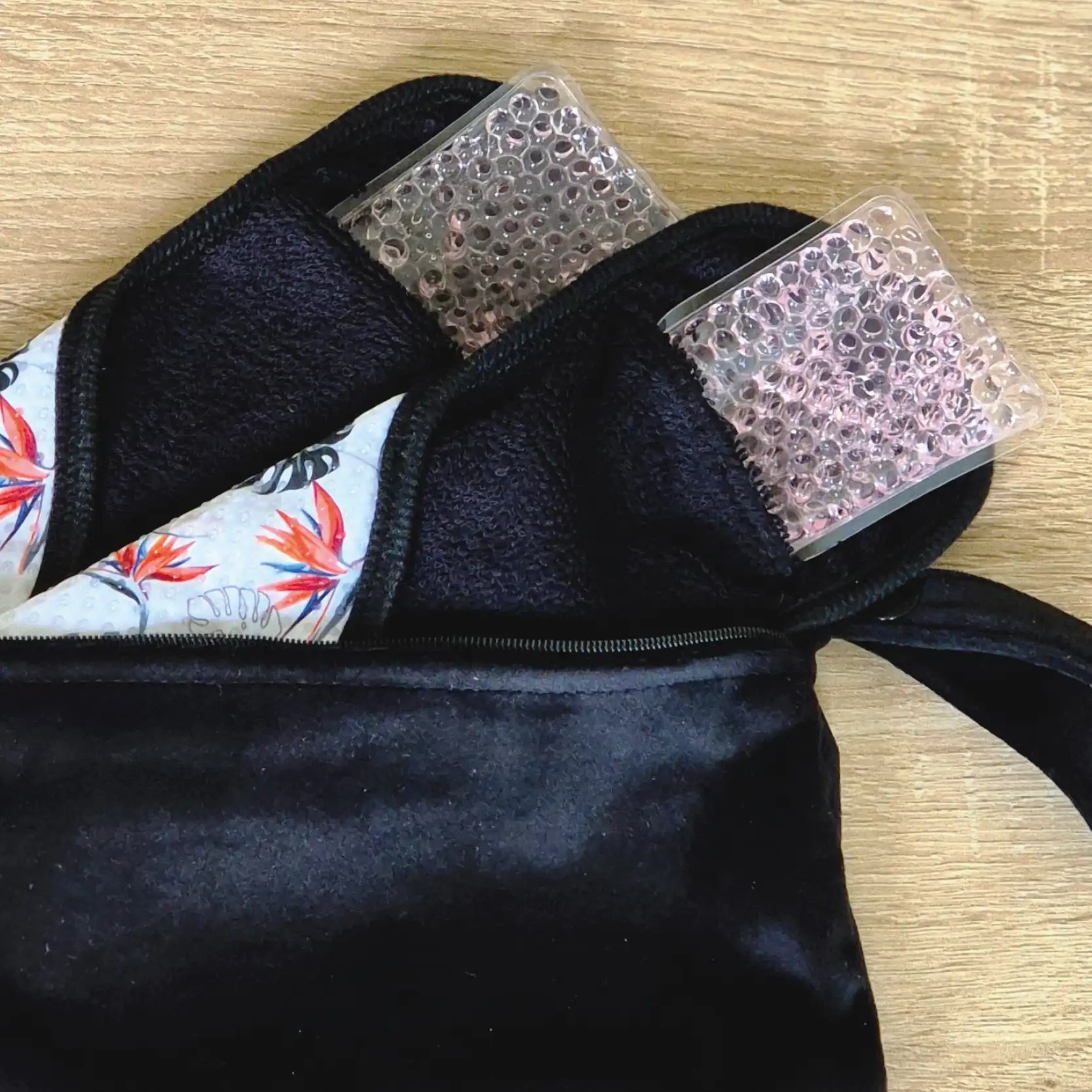 Accessoire de Fraîcheur Périnéale Inspiré du Bain Dérivatif (2 serviettes + 2 pads froids + 1 pochette) – Image 2