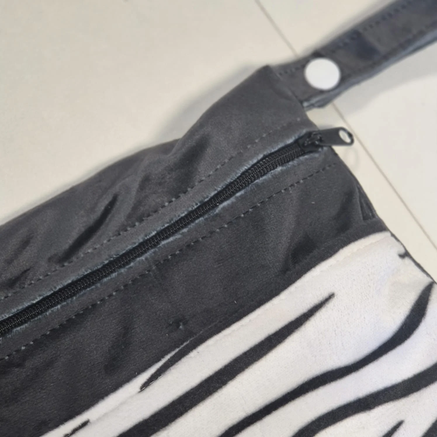 Pochette double hermétique et zipée Zèbre - Prix cassé – Image 4